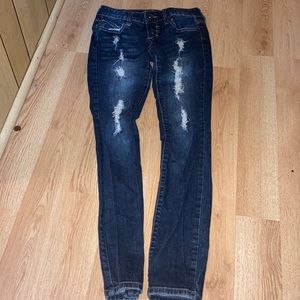 I am selling these Guess Dark ripped Jeans for 15$